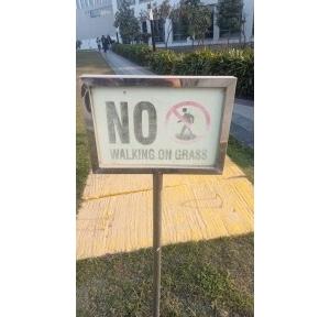 Traffic Signboard Material Stand With Base Stand Height of Signage 4.6 Ft Signage