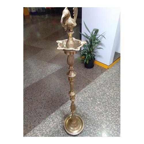 Traditional Brass Oil Lamp, Height: 4.5 ft