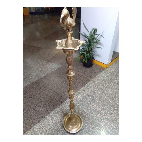 Traditional Brass Oil Lamp, Height: 4.5 ft