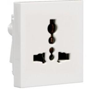 Crabtree Verona 6A 5 Pin Shuttered Socket, ACVKSWW065