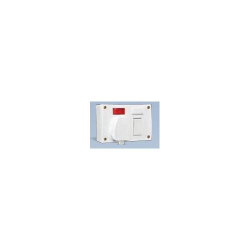 Anchor Penta White 6A/16A, Capton, 5-In-1 Combined with Box & 16A ISI Plug and 4 Fixing Holes 240V 50Hz, 39924
